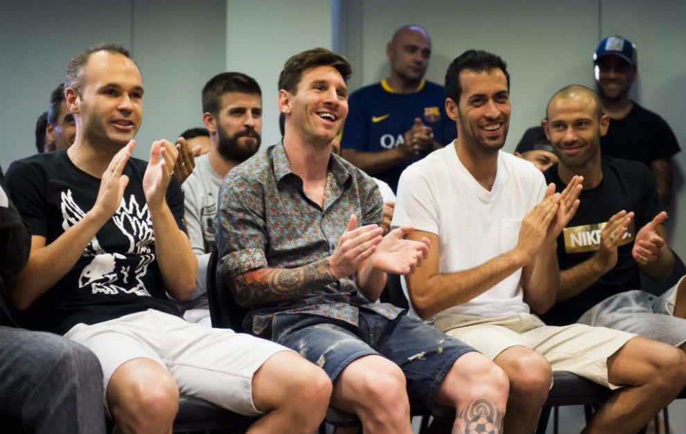 "اقتحام" قاصرين الفندق وتدريبات برشلونة يؤرق لاعبي الفريق