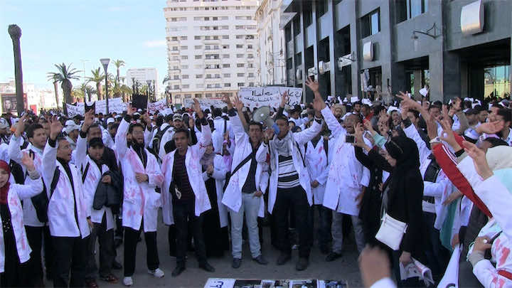 مسيرة البيضاء..شعارات ضد بنكيران وسط تراجع في أعداد المحتجين