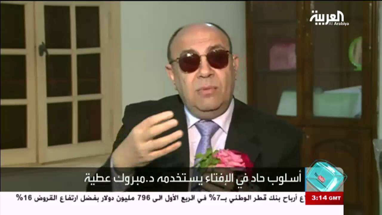 داعية يحرج مذيعة بعد حديثه عن الحب في غرف النوم- فيديو
