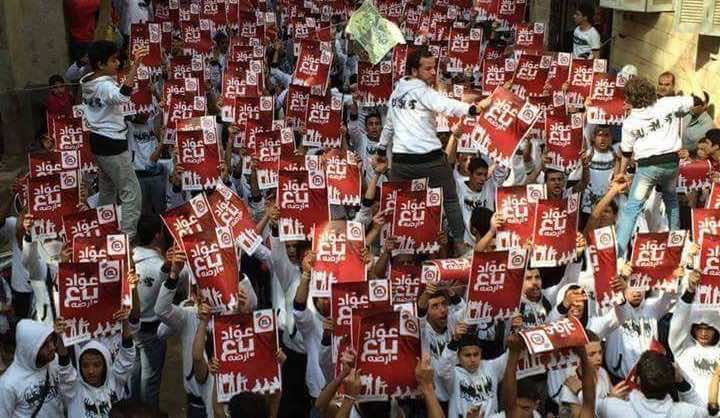 الشرطة المصرية تعتدي على المتظاهرين في جمعة "الأرض هي العرض" –صور