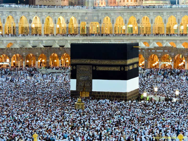 السعودية تقرر غسل الكعبة المشرفة مرة واحدة مراعاة لمشاريع بيت الله