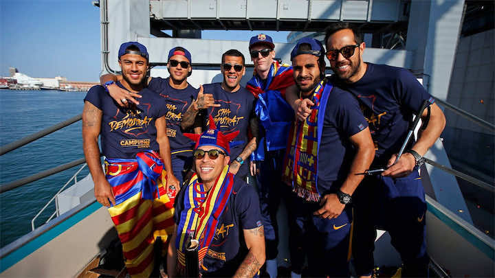 بالصور:هكذا احتفل فريق برشلونة بلقب"الليغا