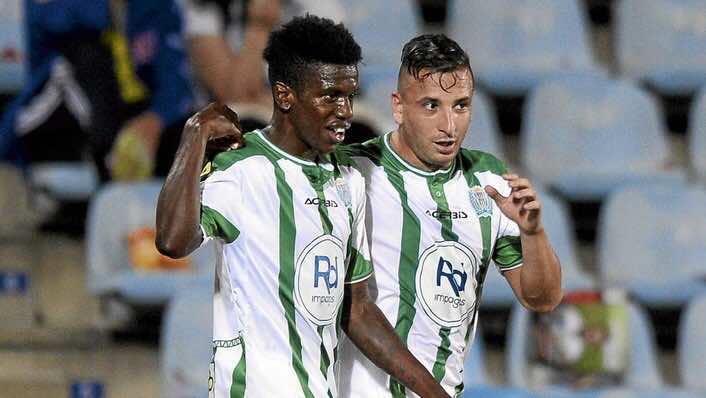 وفاة لاعب كاميروني خلال مقابلة في البطولة الرومانية -فيديو