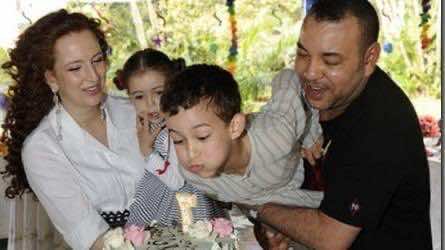 ولي العهد مولاي الحسن يُطفئ شمعته الـ13 خارج المغرب بحضور والده