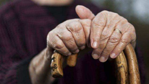 محكمة ترفض زواج عجوز من شاب تونسي يصغرها ب 50 سنة