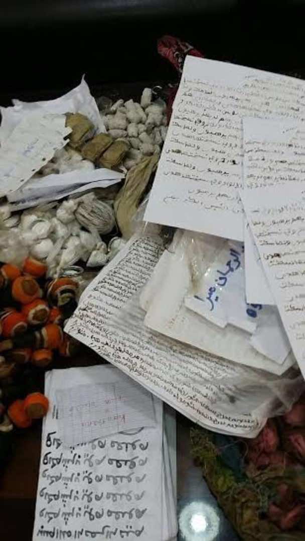 ضبط 200 عمل وسحر بحوزة مشعوذة
