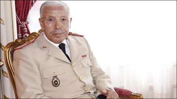 الجيش يفضح السياسيين