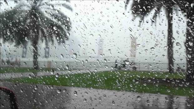 أمطار ضعيفة وسحب كثيفة مع رياح معتدلة اليوم الخميس