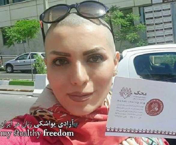 حلقت شعرها للتخلص من الشرطة: "لا مُبرر لتغطية رأسي الآن"