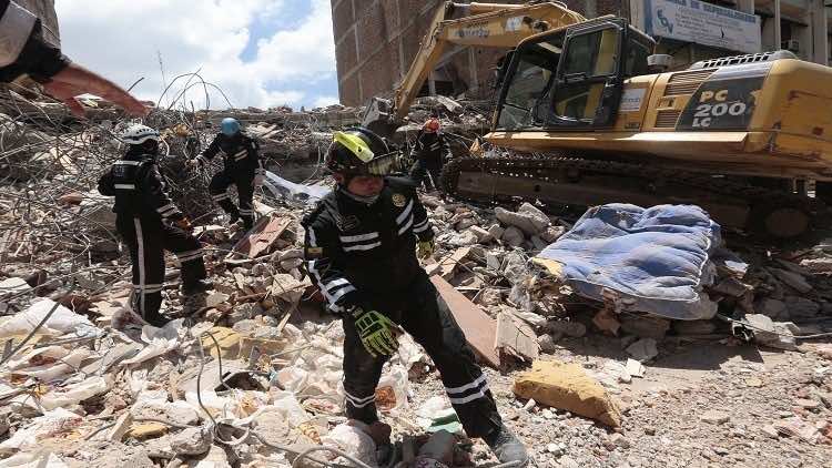 زلزال شديد بقوة 6.7 درجة يضرب الاكوادور
