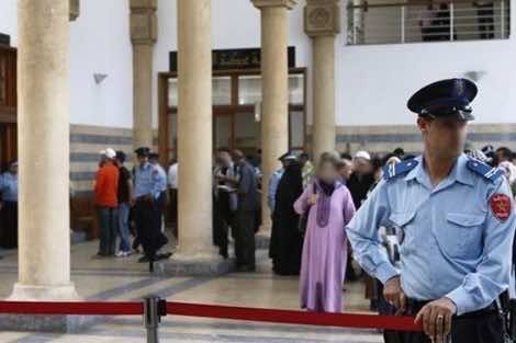 السجن لشرطيين هربا الحشيش والكوكايين من المحكمة إلى سجن عكاشة