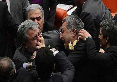 بريطانيا: جائزة للسياسي "الأكثر تهذيبا" لتحسين السلوك..هل تصلح للمغرب؟
