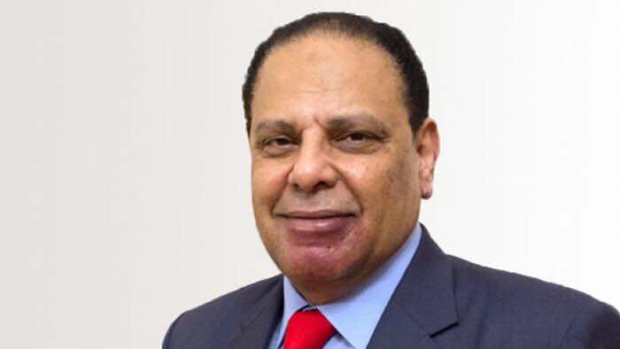 علاء الأسواني: "كيف تحصل على منصب في ست خطوات"