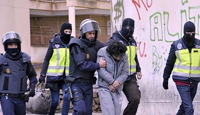 اسبانيا تعتقل مغربيا بتهمة نشر "الفكر الداعشي" على "النت"