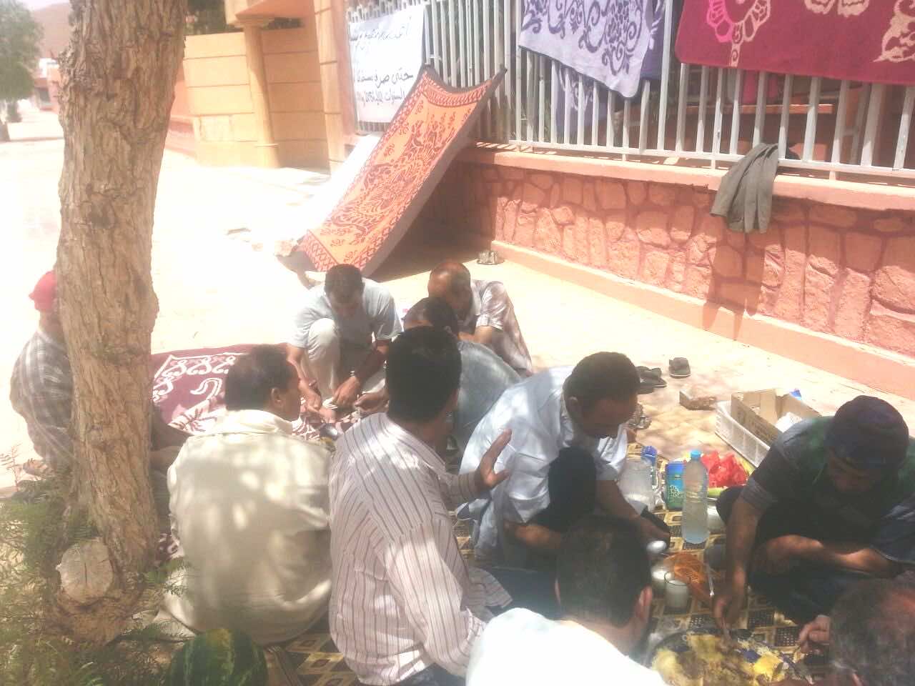 اعتصام لمموني الداخليات والمطاعم المدرسية أمام مندوبية التعليم ببوعرفة