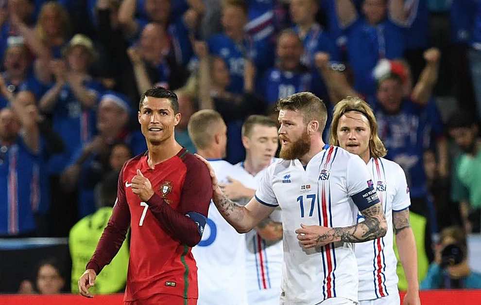 قميص رونالدو "يثير" ضجة خلال منافسات اليورو