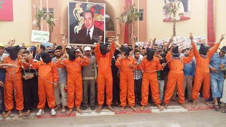 "فْرَّاشَة"يحتجون بلباس" كوانتانامو" أمام اكبر مركز تجاري بانزكان-فيديو