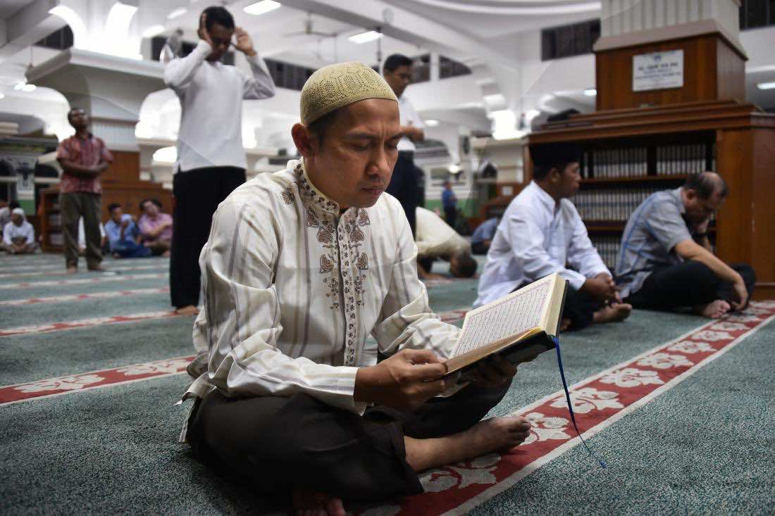 البنزين مجاني لمن يقرأ القرآن في رمضان!