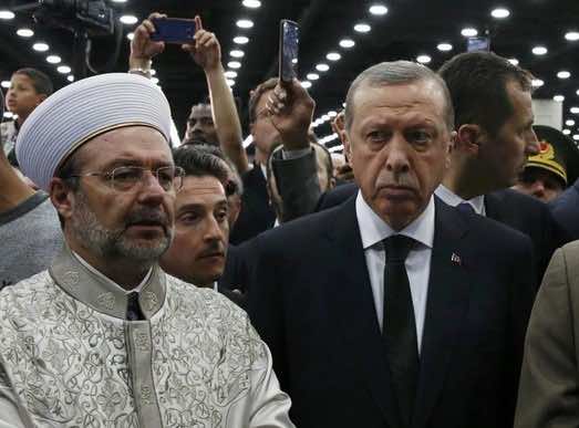 أردوغان يُغادر جنازة "محمد علي" غاضبا