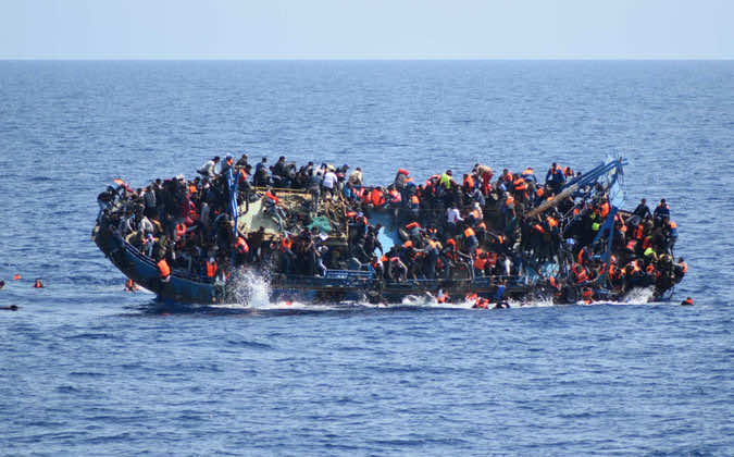 270 ناجيا مغربيا محتملا بعد فاجعة غرق قارب في السواحل الإيطالية