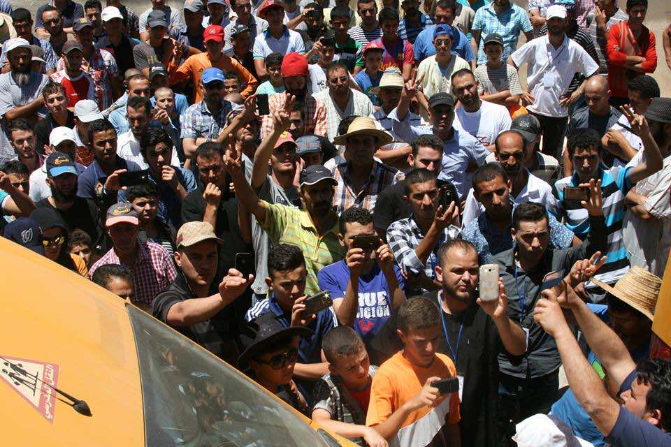احتجاجات للمطالبة بالتحقيق في وفاة امرأة بسبب رفض نقلها بالإسعاف