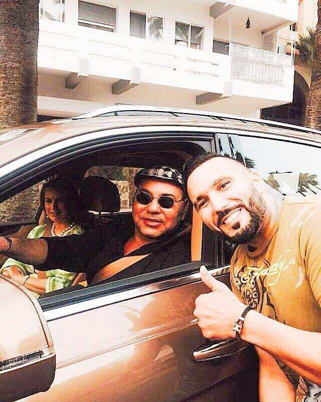 الفنان "الطالياني" يلتقي الملك والأميرة ويُعلق : اللقاء هدية من عند الرحمان