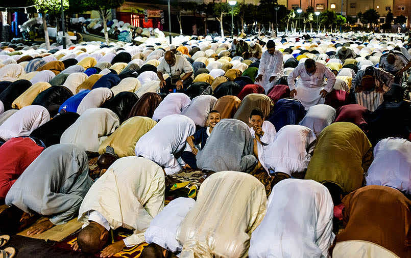 اتهامات لمتظاهرين في تركيا بالإساءة للإسلام.. واصلوا تأدية الأغاني خلال الصلاة