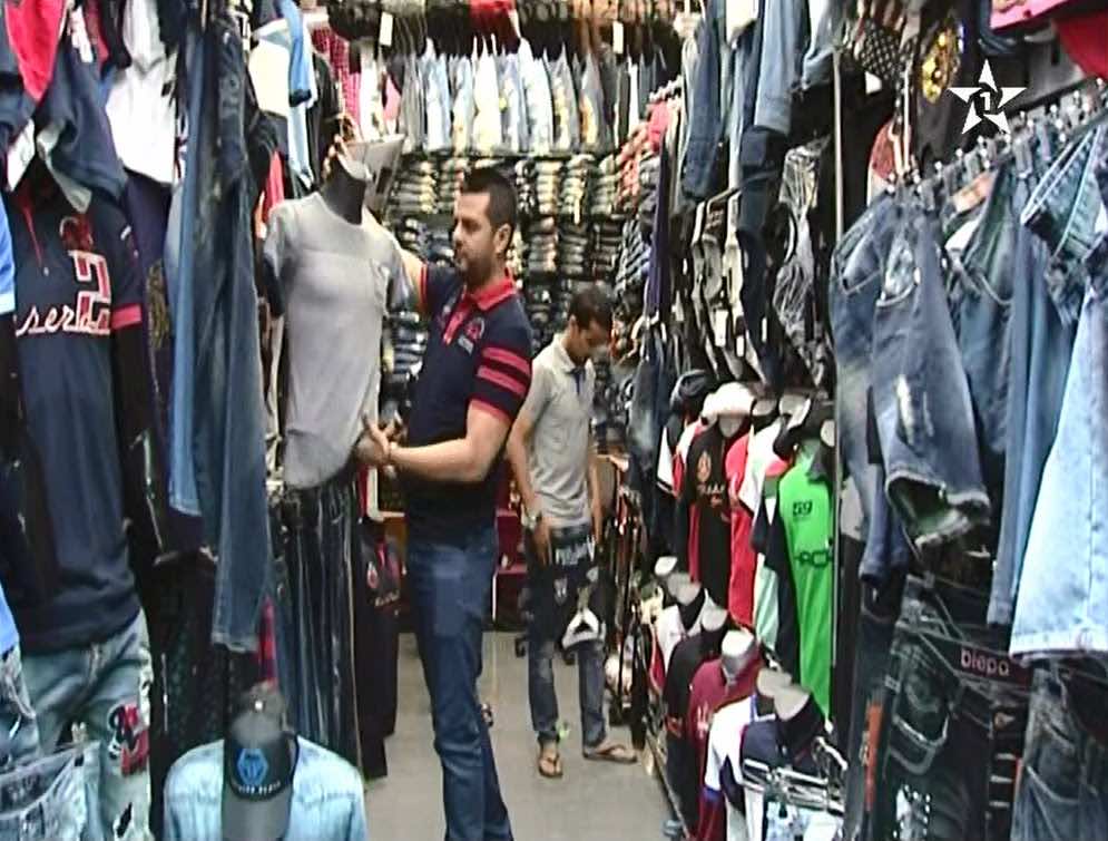 تجار سوق الخشب بالقريعة يحتجون لتحريك قرار نقلهم لمنطقة سباتة