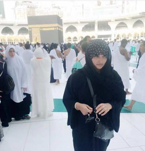 شذى حسون تدعو من الحرم المكي لضحايا تفجيرات داعش-صور
