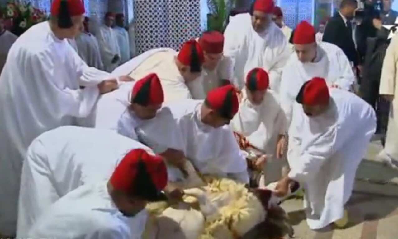 أول فيديو لعقيقة نجل مولاي رشيد.."ذبيحة" وتمر وحليب للضيوف ونغمات تقليدية
