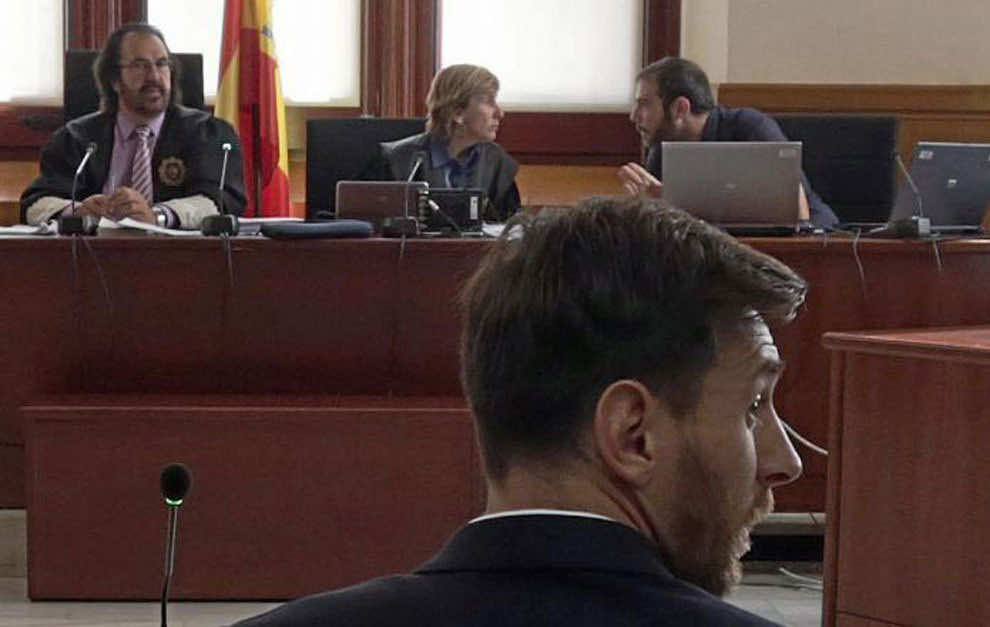 فضائح التهرب الضريبي "تلاحق" لاعبي برشلونة