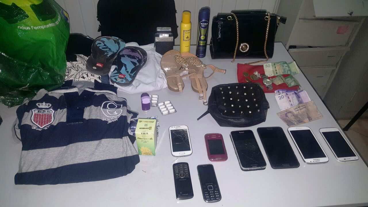 ضبط عطور ومجوهرات وأحذية فاخرة بحوزة لص روع نساء ايت ملول