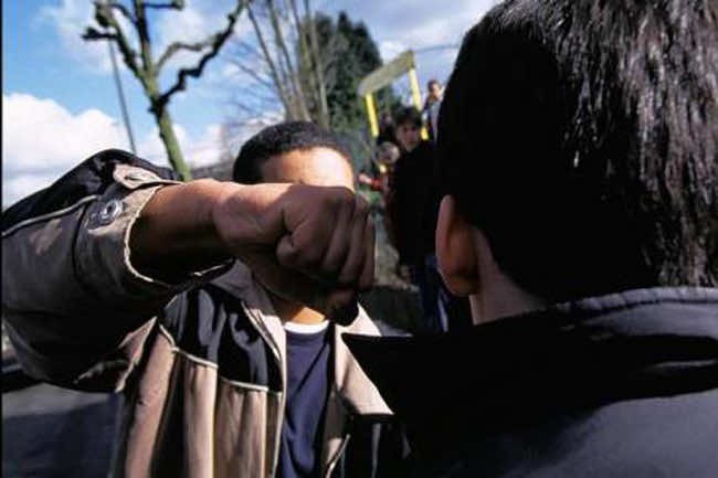 تلميذ يتحول إلى ملاكم بعد ضبطه يغش في استدراكية البكالوريا