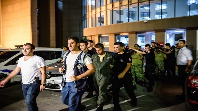 تفاصيل المحادثات التي دارت بين الانقلابيين في أصعب لحظاتهم –فيديو