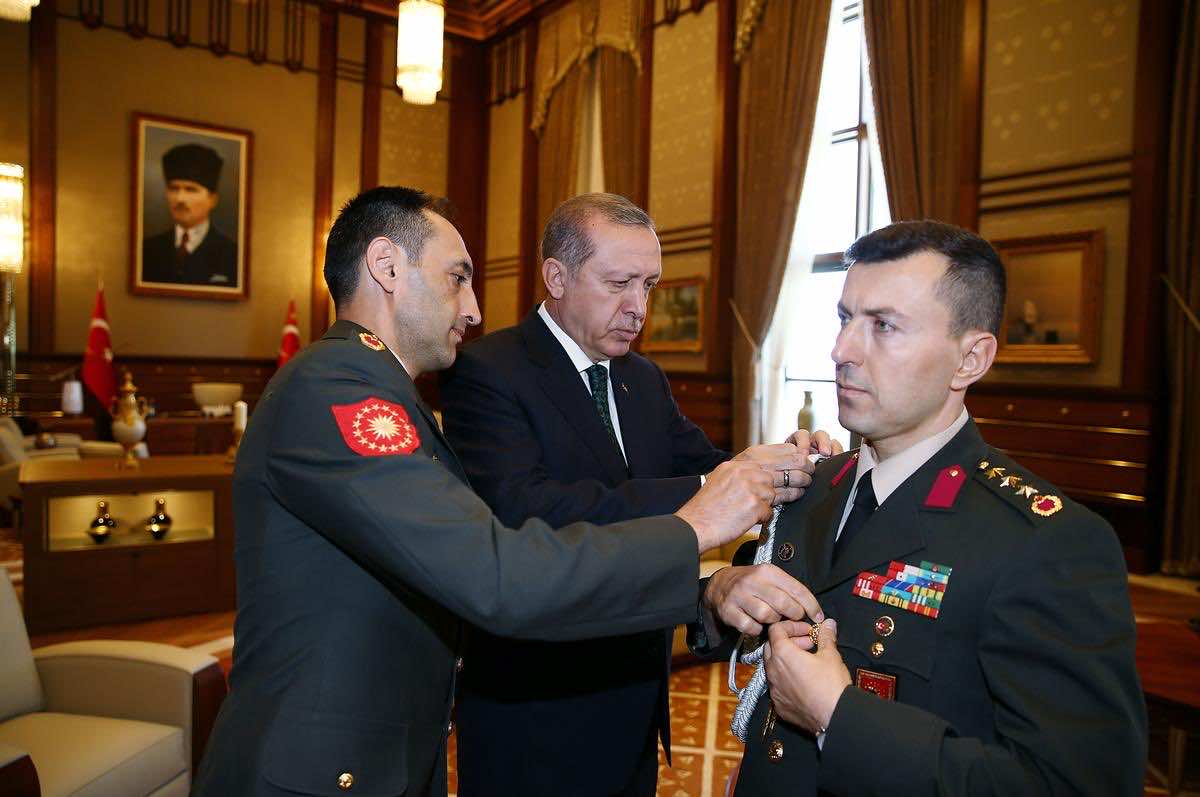 أردوغان يعلن رفقة باقي الأحزاب الحرب ضد تيار موازي آخر بتركيا