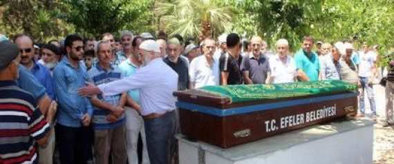 ذهبوا للصلاة عليه فلما علموا أنه من الانقلابيين تركوا جثته وعادوا.. بلدة تركية تعاقب ضابطاً بالجيش