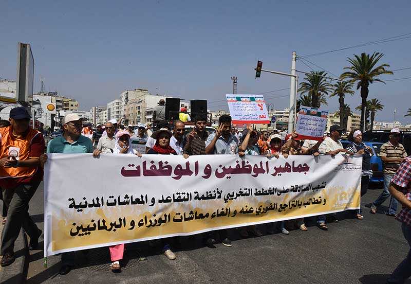 بعد اتهامها بـ"التواطؤ" لتمرير قوانين التقاعد.. النقابات تغيب عن مسيرة الرباط