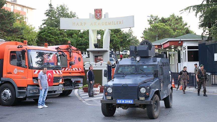 اعتقال 42 صحفيا و40 قياديا بالأكاديميات الحربية في تركيا