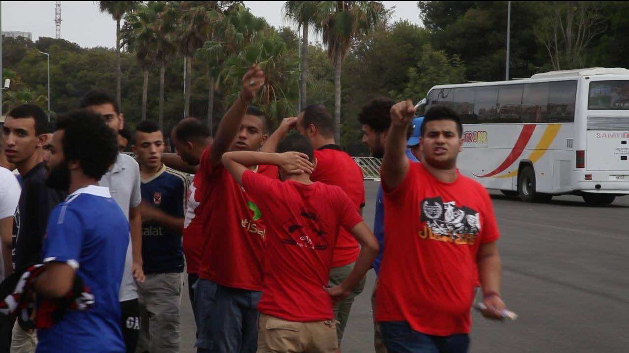 جماهير الأهلي "تمنع" الصحافيين من التصوير -فيديو
