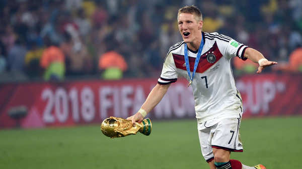 نجم المان يونايتد يعلن اعتزاله بسبب يورو2016