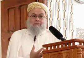 بعدما أوقفته وزارة التوفيق..خطيب سلا يلقن الشهادتين لفرنسيين يوم العيد _فيديو