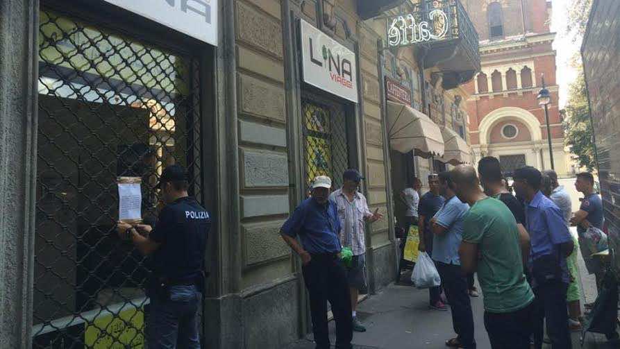 إيطاليا : توقيف مغربي متهم بالنصب على 200 شخص ببيع تذاكر سفر "مزوّرة"