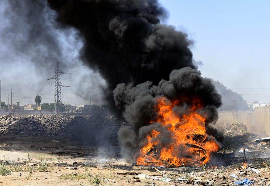 اندلاع حريق مهول قرب ملعب بالبيضاء..ولا خسائر في الأرواح- صور