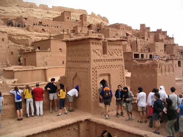 تقرير رسمي يكشف جنسيات السياح الأكثر توافدا على المغرب