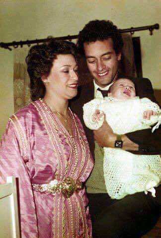 صورة نادرة...سعد لمجرد بعد أسابيع من ولادته بين ذراع والديه!