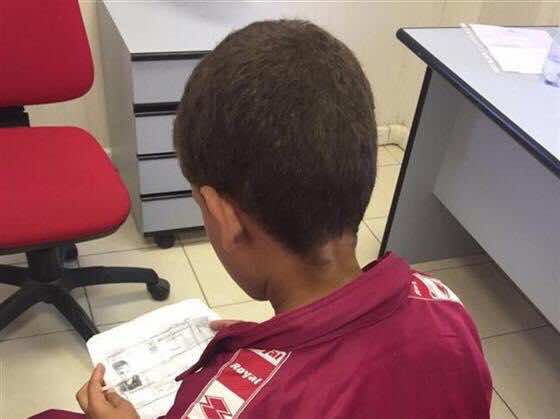 طفل يعبر البحر بمفرده نحو إيطاليا حاملا معه وصفة دواء لعلاج شقيقه الصغير