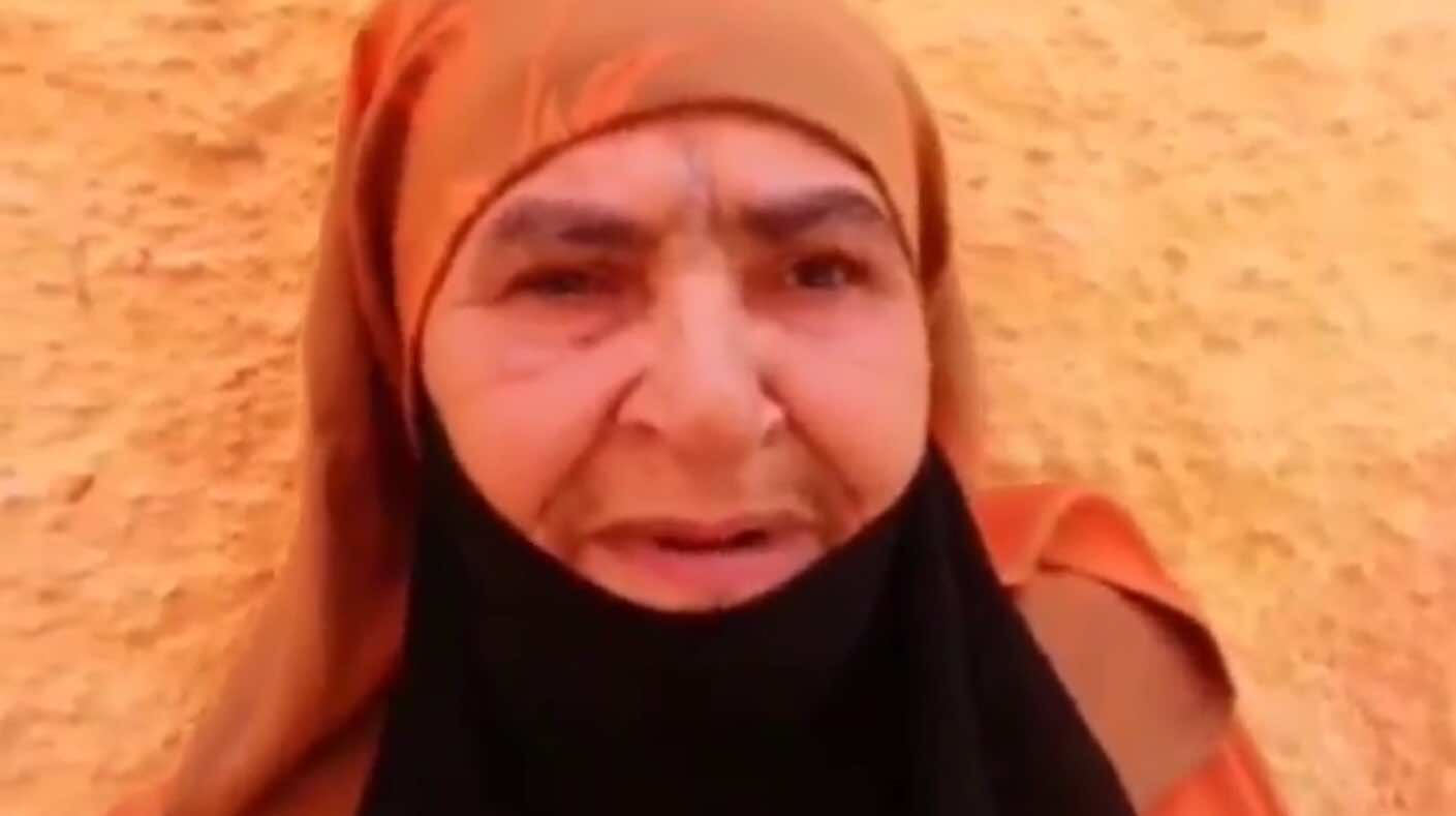 عجوز تستنجد: ابني المختل يضربني ويكوي جسدي بالنار..عالجوه قبل أن يقتلني - فيديو مؤثر