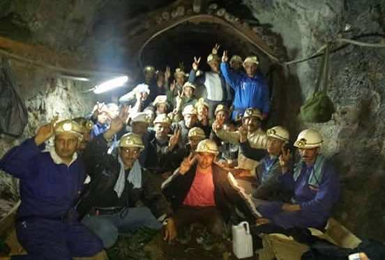 مصرع عامل جديد بـ"منجم الموت" وحياة 700 عامل في خطر