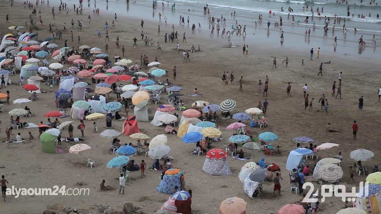 بيع المثلجات وحراسة المرائب..هكذا يقضي تلاميذ مغاربة عطلهم حتى لا يغادروا المدارس- فيديو