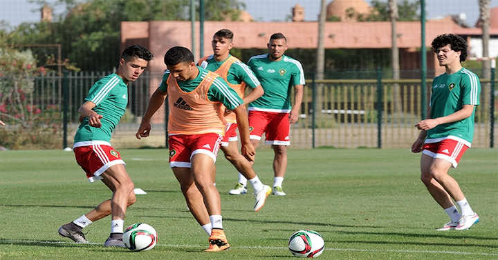 بالصور: الجماهير توجه ضربة موجعة للجامعة قبل مباراة المنتخب